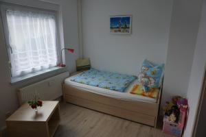 a small bedroom with a bed and a window at Am Sachsenstein - Zum Skispringer in Lauter