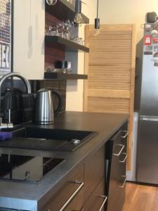Kuchyňa alebo kuchynka v ubytovaní apartament Śródmieście 1 sypialnia oraz 1 salon + 6 fotografií