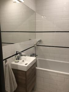 Kúpeľňa v ubytovaní apartament Śródmieście 1 sypialnia oraz 1 salon