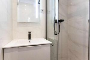 Koupelna v ubytování NEW Moderno y elegante apartamento céntrico + 11 fotografií