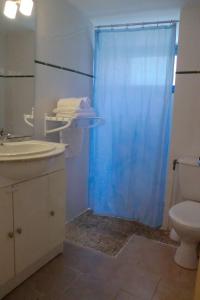 Kylpyhuone majoituspaikassa Valinco Village