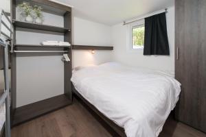 Tempat tidur dalam kamar di De Weitens Valkenswaard