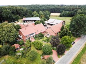 an aerial view of a large house with a yard at Ferienhof Frohne - Up de Hielen in Merzen