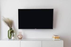 Televízia a/alebo spoločenská miestnosť v ubytovaní Easy Rent Apartments - CENTRUM 1