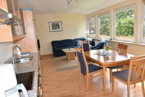 a kitchen and living room with a table and chairs at Inselhof Steengrafe - Weserblick in Schwanewede