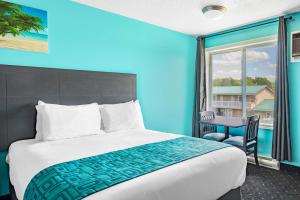 Postel nebo postele na pokoji v ubytování Howard Johnson by Wyndham Gananoque + 32 fotografií