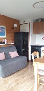 Foto de la galeria de Chamrousse 1700 - Silènes C32, appartement classé 3 étoiles, avec vue sur les montagnes - a Chamrousse