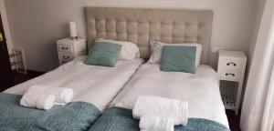 a bedroom with a large bed with towels on it at PASEO SAN PEDRO - Garaje, Ascensor, 6-8 pers - Dispo 15 al 30 Junio min 3 noches in Llanes