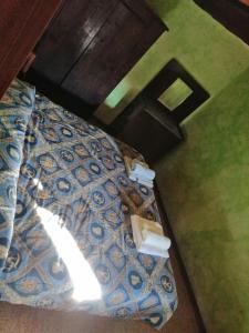 an overhead view of a bed in a room at Casa vacanze La Carbunera in Domodossola