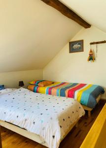 A bed or beds in a room at LES GITES DU JARIEL