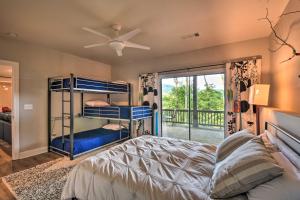 Voodi või voodid majutusasutuse Luxe Big Canoe Resort Home with 3 Decks and Mtn Views! toas +43 fotot