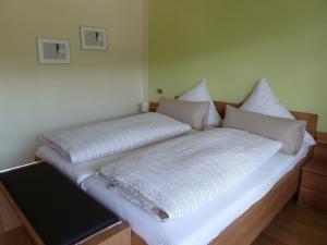 Un pat sau paturi într-o cameră la Lina's Rhön