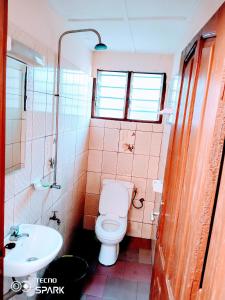Salle de bains dans l'établissement Akwa Guesthouse Cotonou