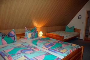Tempat tidur dalam kamar di Voß, FW