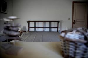 A seating area at Une parenthèse en Ardenne