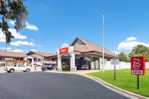 a fast food restaurant with a sign in front of it at Red Roof Inn Savannah – Southside/Midtown in Savannah