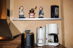 ヴァンガーオーゲにあるOsterdüne 66のコーヒーメーカー付きカウンター