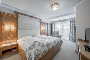 Letto o letti in una camera di Trofana Royal 5-Sterne Superior Resort