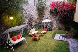 O grădină în afara Hotel Los Tambos Colonial