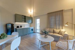 Küche/Küchenzeile in der Unterkunft Two Olive Trees - Deluxe Apartments
