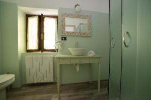 Koupelna v ubytování LA CORTE SUL LAGO