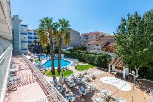 Bazén v ubytovaní Hotel Apartamentos Solimar alebo v jeho blízkosti