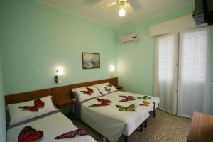 Posteľ alebo postele v izbe v ubytovaní Hotel Amalfi