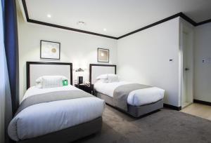 Ein Bett oder Betten in einem Zimmer der Unterkunft The Grand Hotel Myeongdong