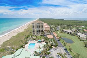 Bird's-eye view ng Excellent beach front community, golf course, tennis, sunny weather year round!