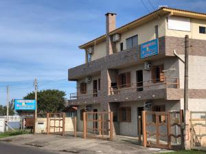 a building that is under construction with wooden scaffolding at Residencial BomAluguel in Capão da Canoa