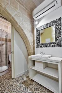 Phòng tắm tại Chateau La Vallette - Grand Harbour Suite