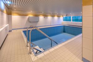 a swimming pool with a hot tub in a bathroom at Strandhotel Seeblick 66 in Dahme