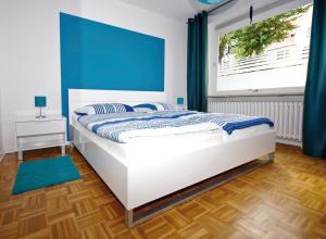Postel nebo postele na pokoji v ubytování Ferienwohnung "meerblau"