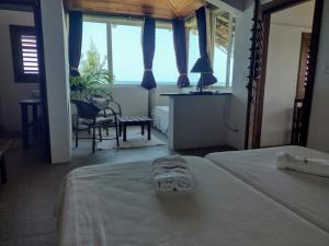 a bedroom with a bed and a table and windows at WegoKite Stars in Taíba