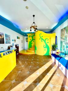 a room with a yellow and blue wall at Haisu Homestay in Eluan