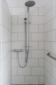 a shower with a shower head in a bathroom at Ferienwohnung Brodda Kerntopp in Bisdorf
