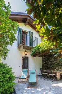 a group of chairs sitting outside of a house at Flairhouse Parco in Gravedona