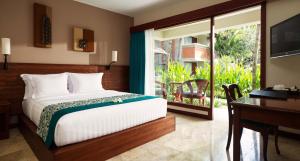 
Een bed of bedden in een kamer bij White Rose Kuta Resort, Villas & Spa
