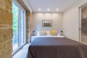 Posteľ alebo postele v izbe v ubytovaní Apartamentos Bellas Artes