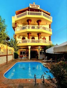 Bazén v ubytování El Mesala Hotel nebo v jeho okolí