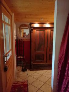 a room with a wooden door and a mirror at Ferienwohnung In Mutter's Stube in Fröhnd