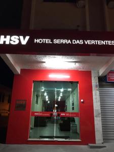 a hotel serra da las veritas sign on a building at Hotel Serra Das Vertentes in Barbacena