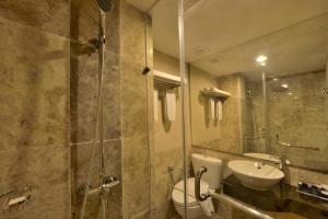 Koupelna v ubytování Serela Waringin by KAGUM Hotels