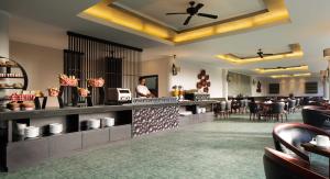 
Een restaurant of ander eetgelegenheid bij White Rose Kuta Resort, Villas & Spa
