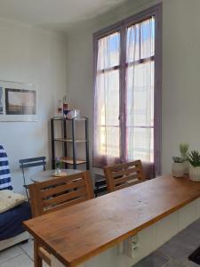 Χώρος καθιστικού στο Beau duplex lumineux avec aperçu mer