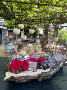 a table with red roses and whitecandles on it at Restaurant et Chambres d'Hôtes La Ferme de Cornadel in Anduze