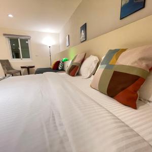 Postel nebo postele na pokoji v ubytování 墾丁聚點旅棧 2Ps Hotel