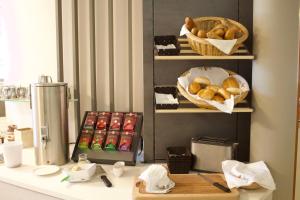 Sporthotel Kapfenberg的咖啡和沏茶工具