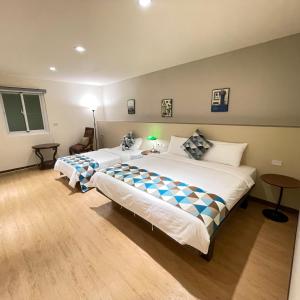 Postel nebo postele na pokoji v ubytování 墾丁聚點旅棧 2Ps Hotel