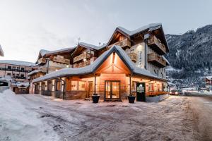 Foto dalla galleria di Albergo Dimaro Wellness Hotel a Dimaro